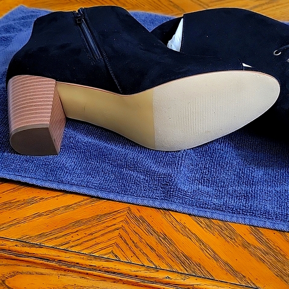 Black open toe booties - Picture 4 of 5